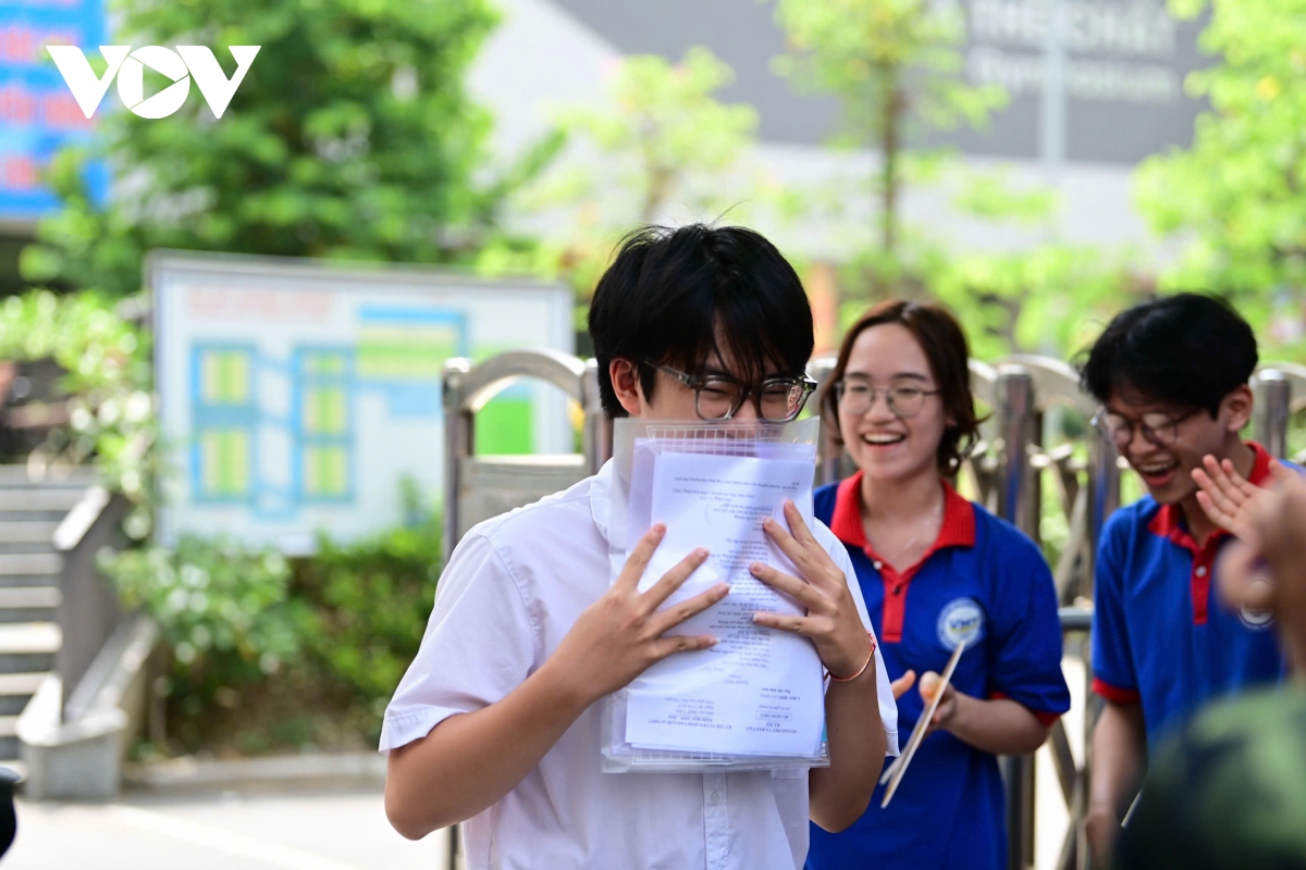 Hướng dẫn giải đề thi môn Ngữ Văn lớp 10 THPT công lập Hà Nội năm 2025